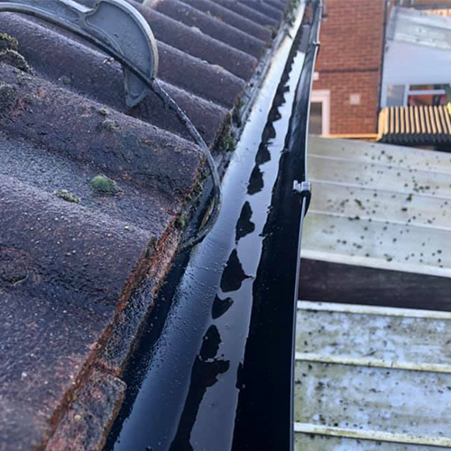 Gutter Cleaner West Drayton After